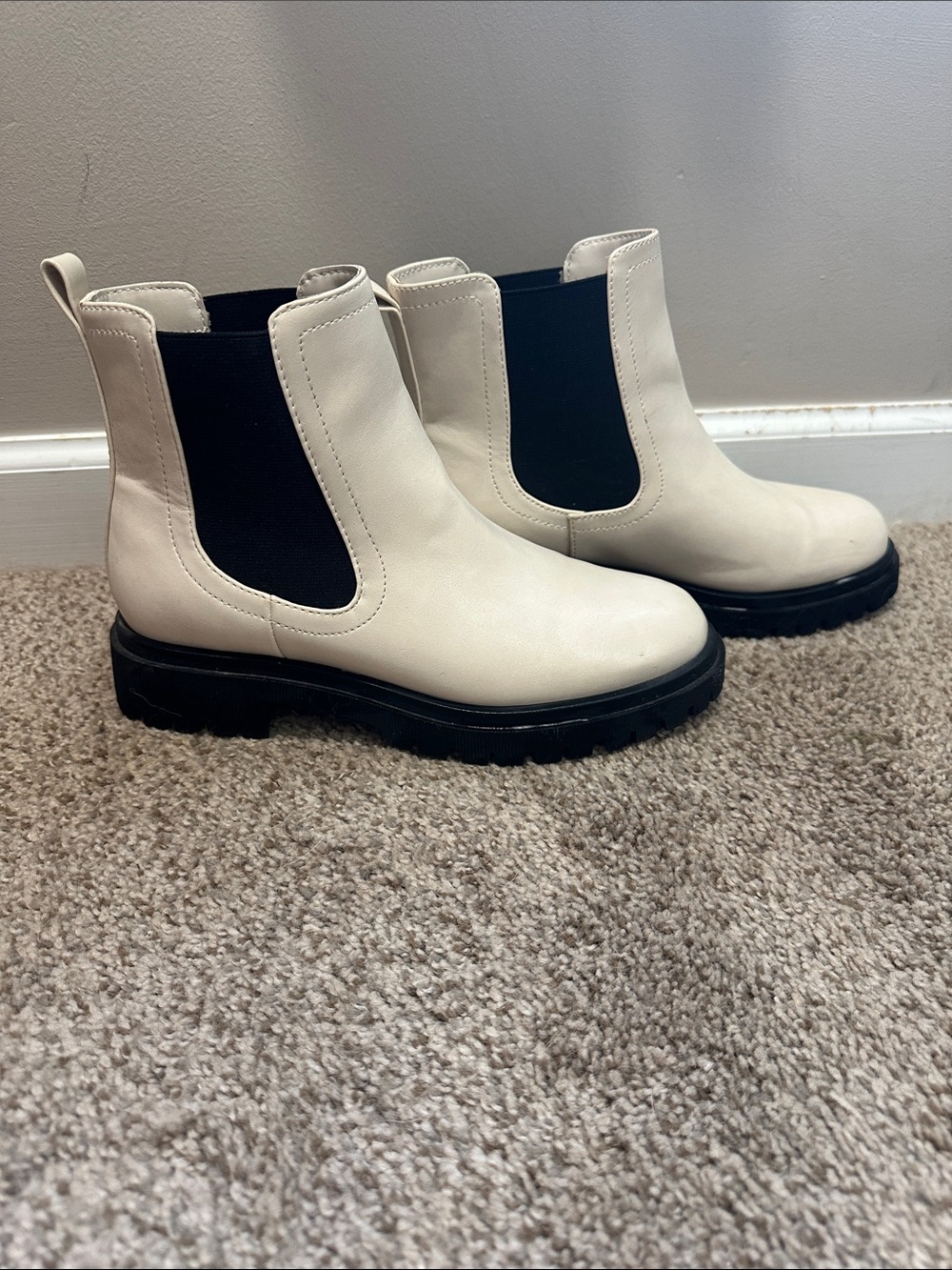 Old Navy Cream Chelsea Lug Booties with Black Elastic